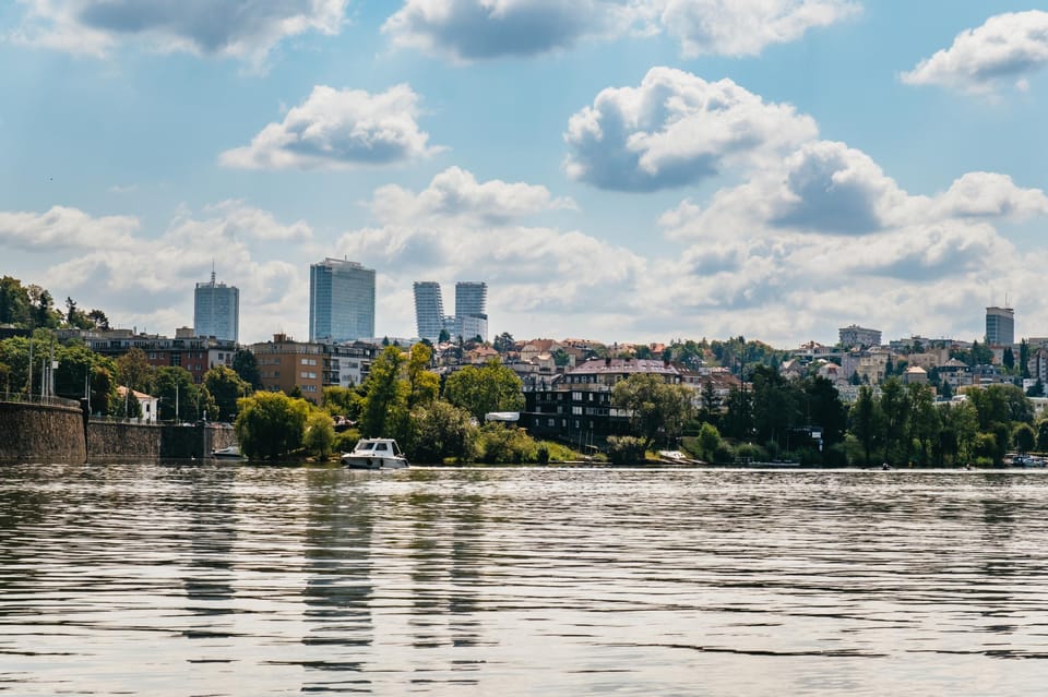 Prague: Vltava River Guided Canoeing Tour - What 150 Minutes of Vltava Paddling Actually Feels Like