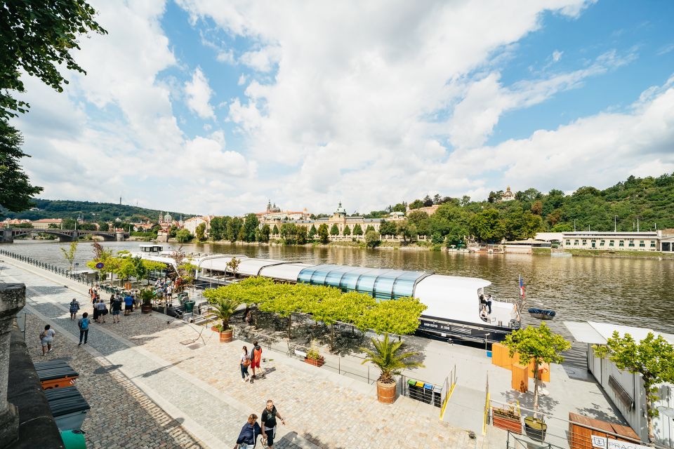 Prague: Vltava River Lunch Cruise in an Open-Top Glass Boat - Key moments worth planning for