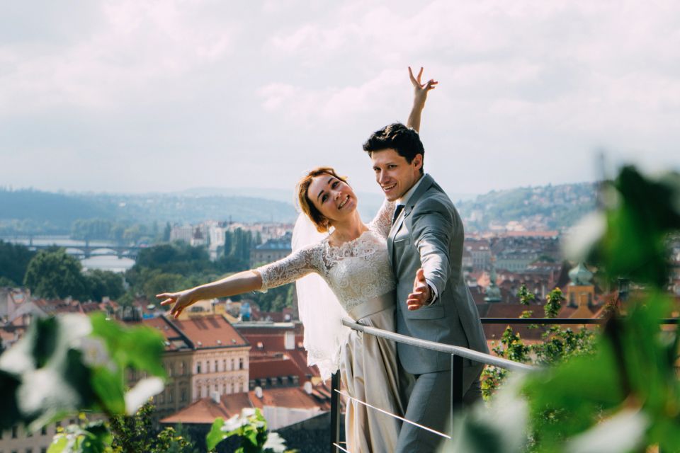 Professional photoshoot in Prague - 1 hour, 30 or 15 min - Practical logistics: meeting points, no pickup, and a simple plan for your day