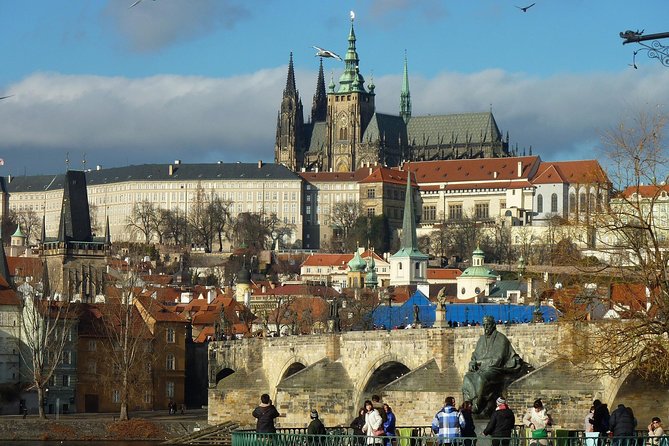 Shared Arrival Transfer: Prague Airport to Hotels - Where Things Go Wrong: Meeting Point Confusion and Communication