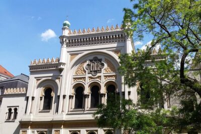 Small Group Prague Old Town and Jewish Quarter Walking Tour - Jewish Quarter Essentials: Pinkas, the Cemetery, Klausen, and the Spanish Synagogue
