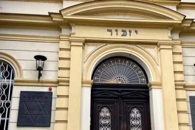 Terezin In-Depth Holocaust Tour From Prague's Center (max 7 pax) - Meeting point at Kaprova 15 and how to make the start smooth