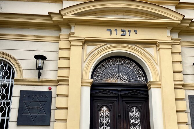 Terezin In-Depth Holocaust Tour From Prague's Center (max 7 pax) - Meeting point at Kaprova 15 and how to make the start smooth