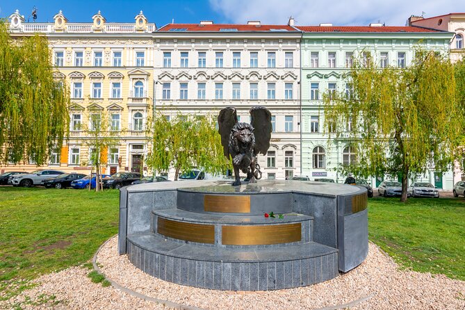 World War II History Tour of Prague's Old Town - Key highlights I’d circle first